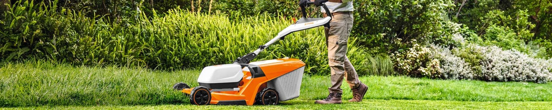 Komfortable Rasenpflege für kleine und mittlere Gärten