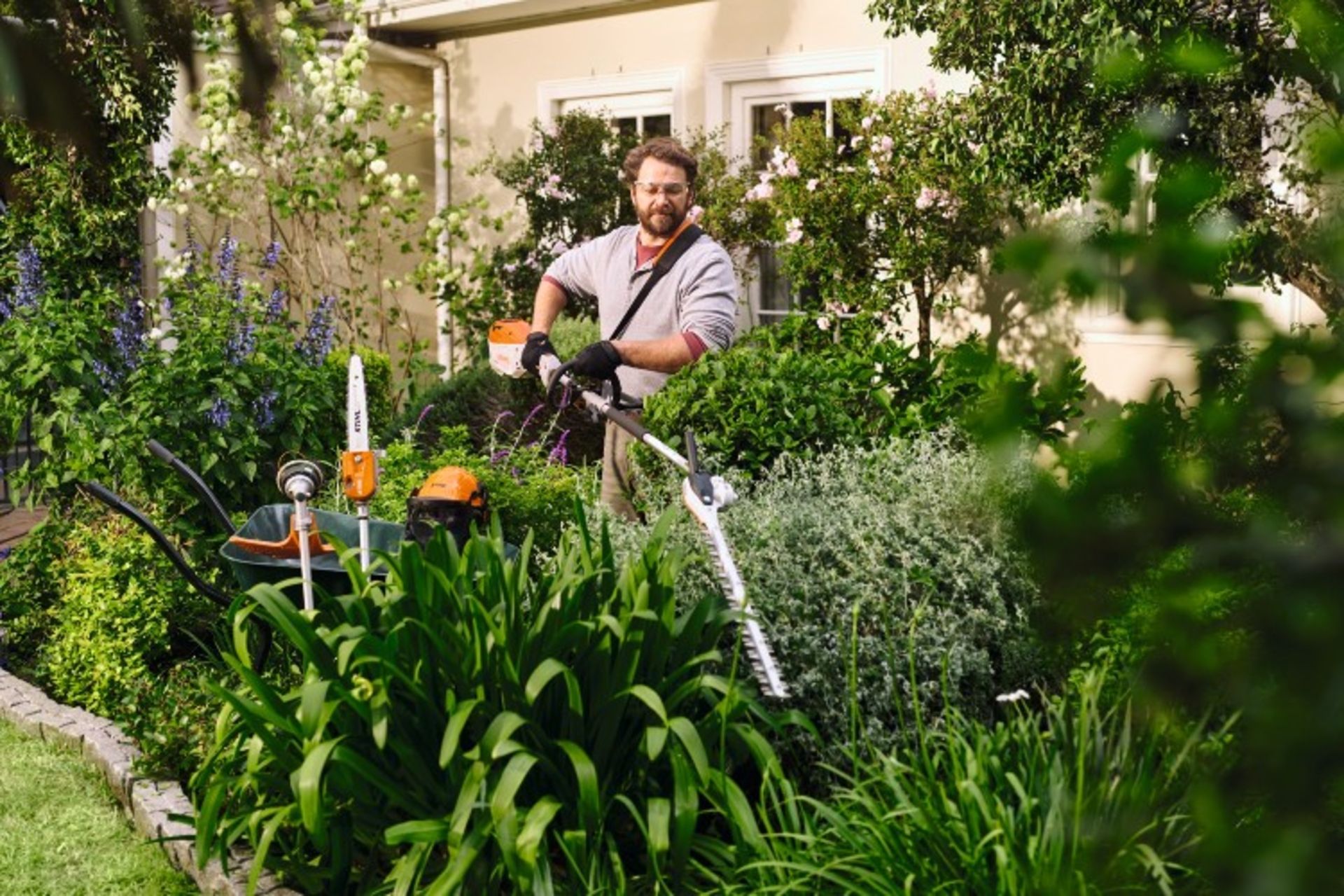 Akku-KombiMotor KMA 80 R in Betrieb